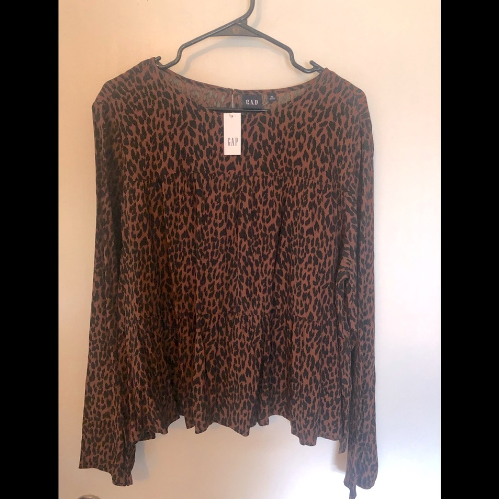 NWT Women’s Gap shirt